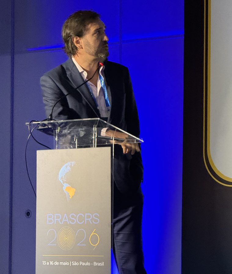 Dr. Hallim Féres Neto apresentando no BRASCRS 2026